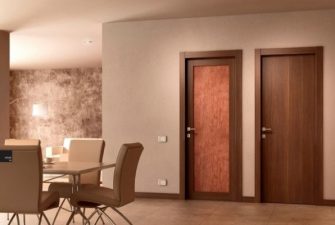 Chọn cửa gỗ công nghiệp cho căn hộ chung cư có ổn hay không?