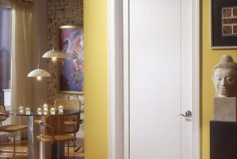 Cửa gỗ công nghiệp có thích hợp với biệt thự-villa không