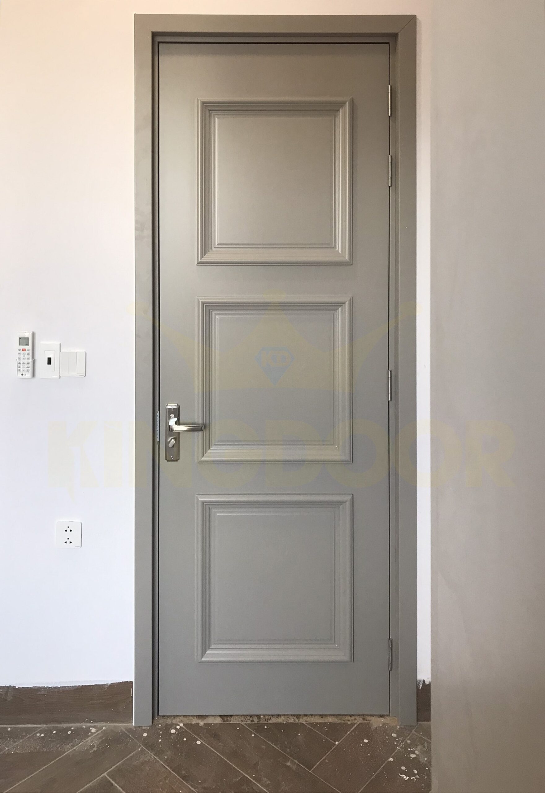 Cửa nhựa Composite sơn Pu xám - phào chỉ nổi tân cổ điển