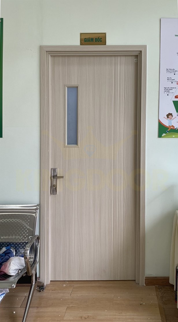 Cửa nhựa composite phủ da có ô kính