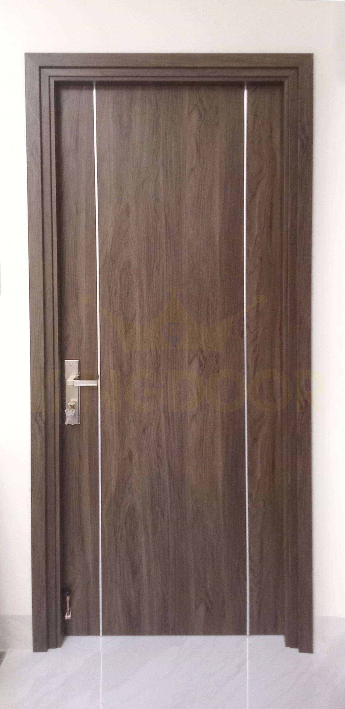 cửa nhựa composite B14 chỉ nhôm 2 đường dọc trên mặt cánh (1)