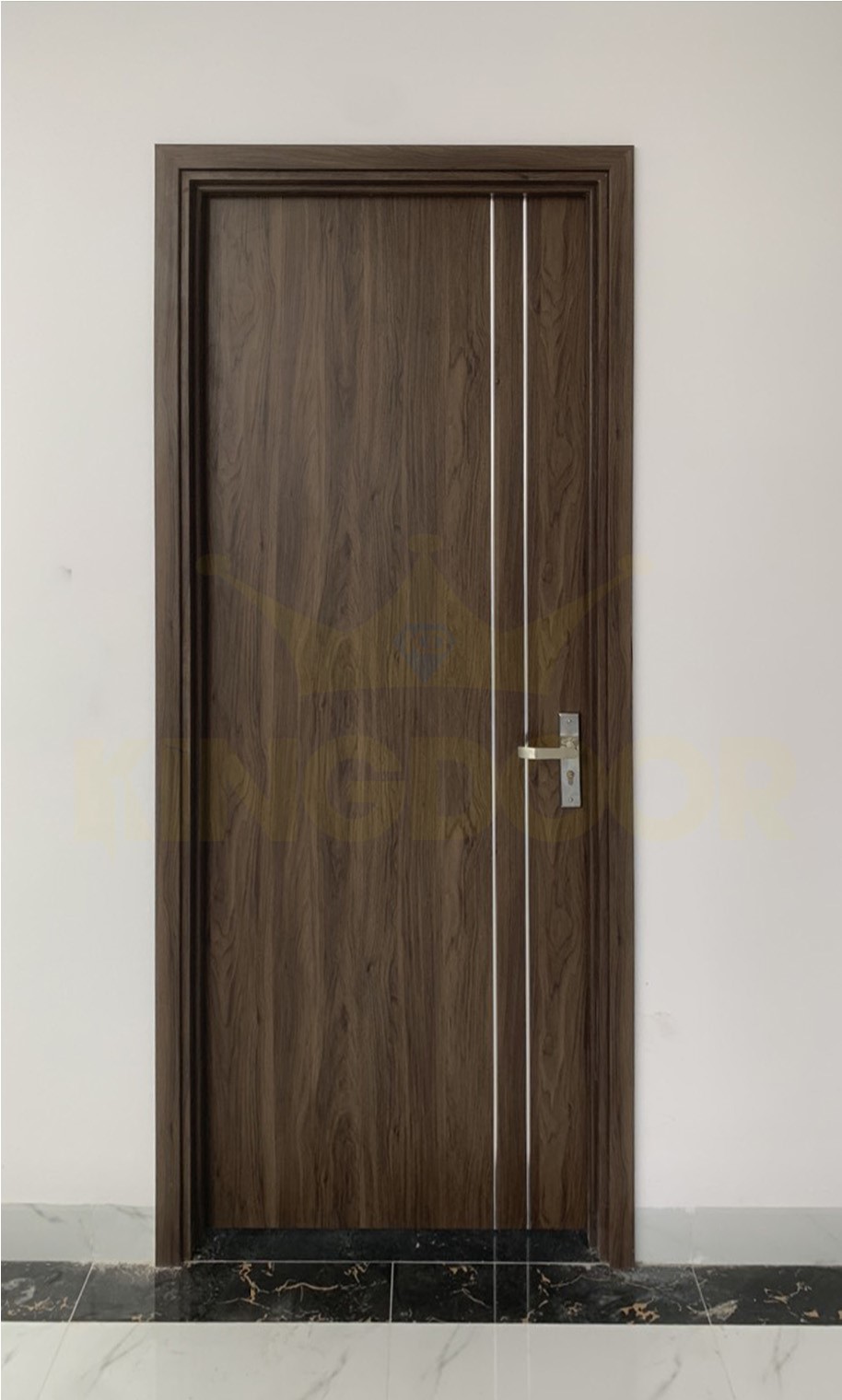 cửa nhựa composite B14 chỉ nhôm 2 đường dọc trên mặt cánh