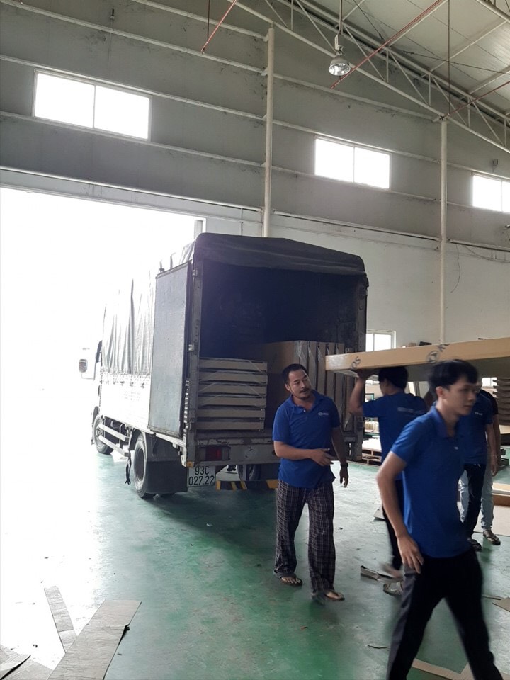 Vận chuyển xuất kho cửa Kingdoor