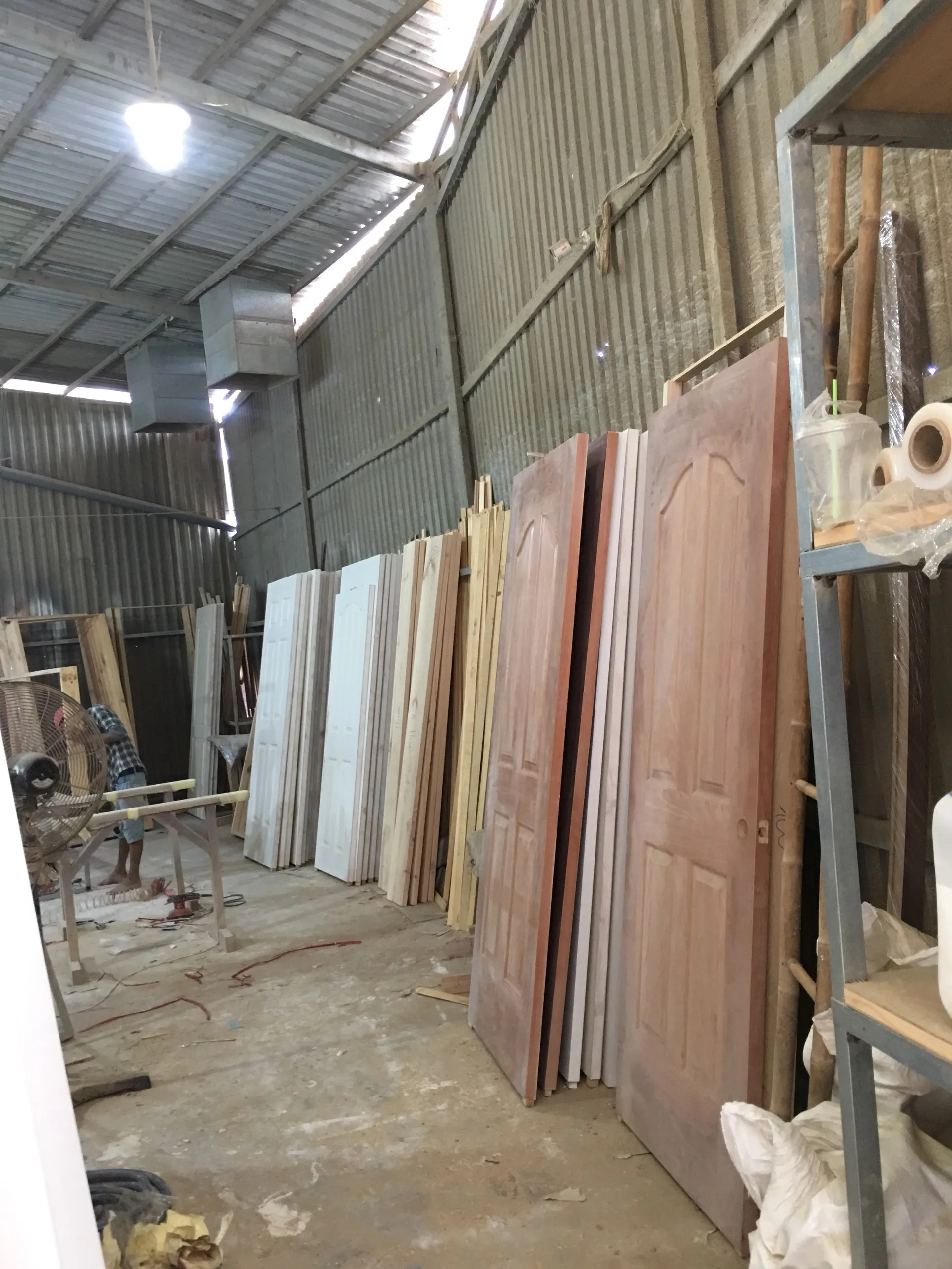 Xưởng sản xuất cửa gỗ công nghiệp Kingdoor