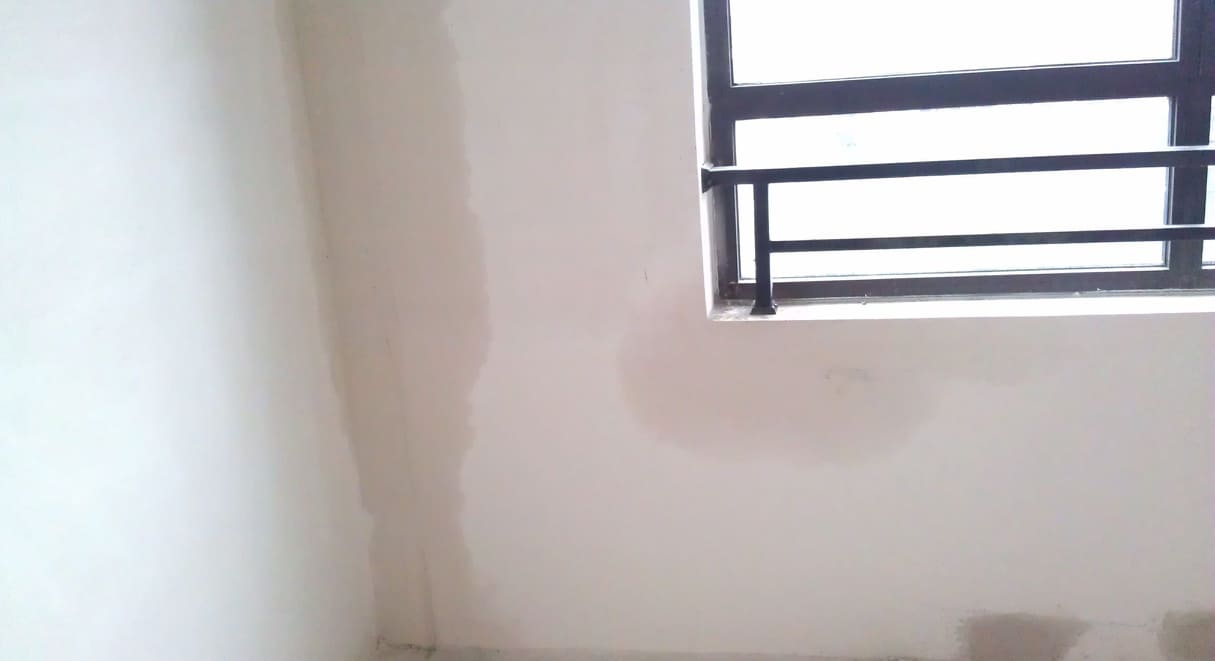 Nỗi đau nghiệm thu khi tường bị thấm