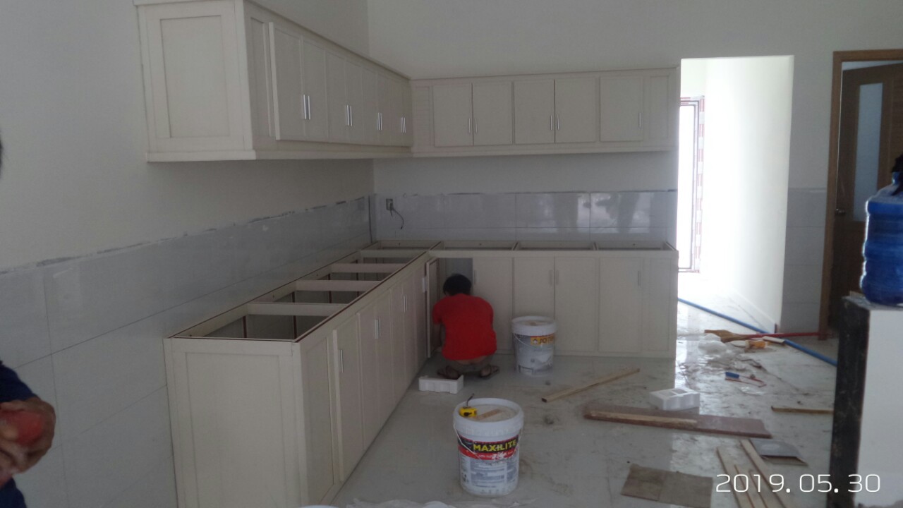 Tủ bếp nhựa màu trắng
