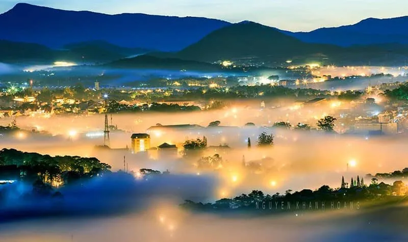Thành phố Đà Lạt trong sương mù
