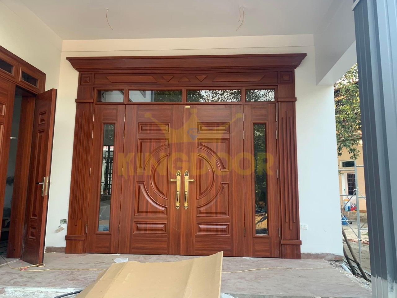 Giá cửa thép vân gỗ 4 cánh