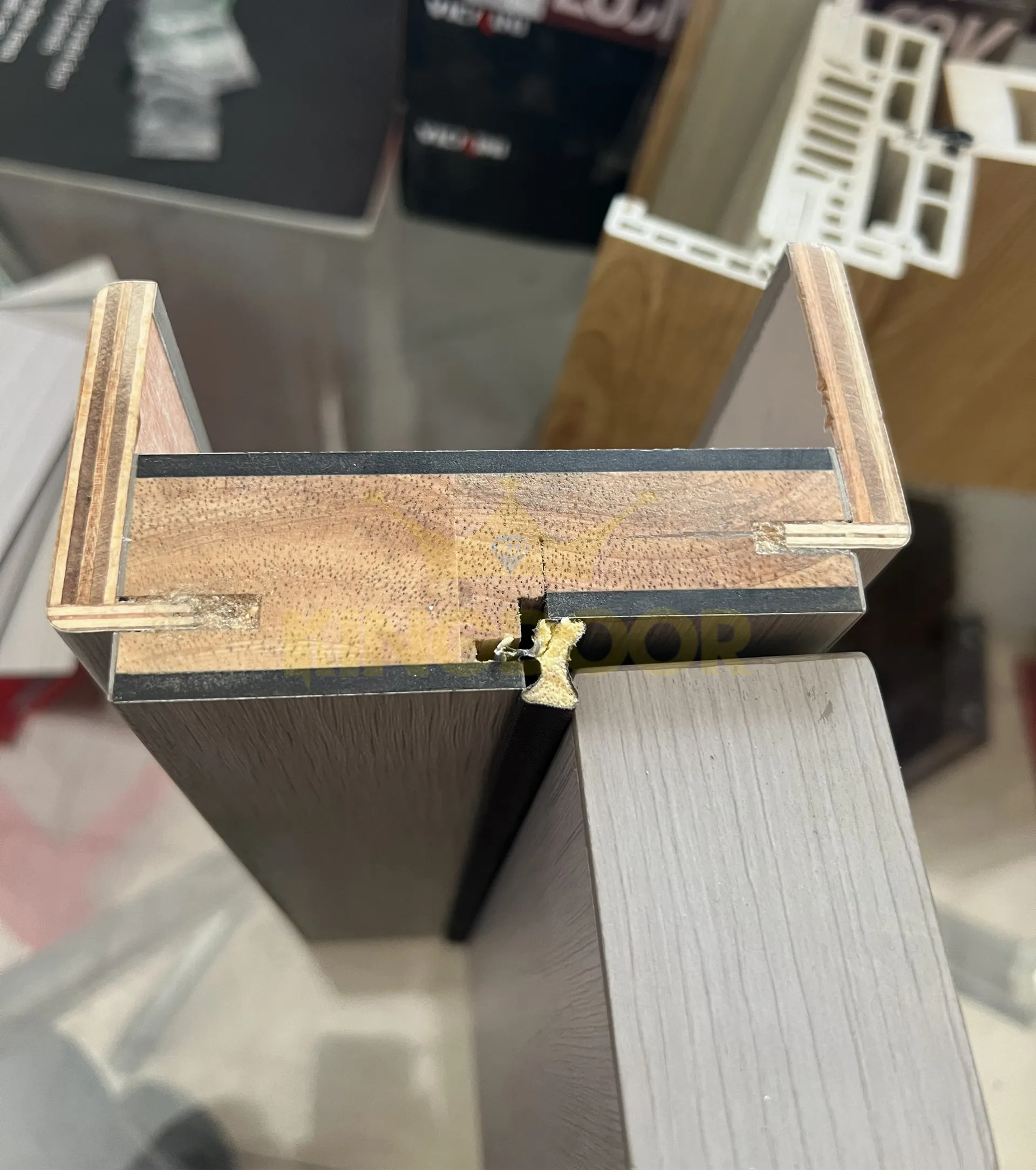 cấu tạo khung cửa gỗ carbon