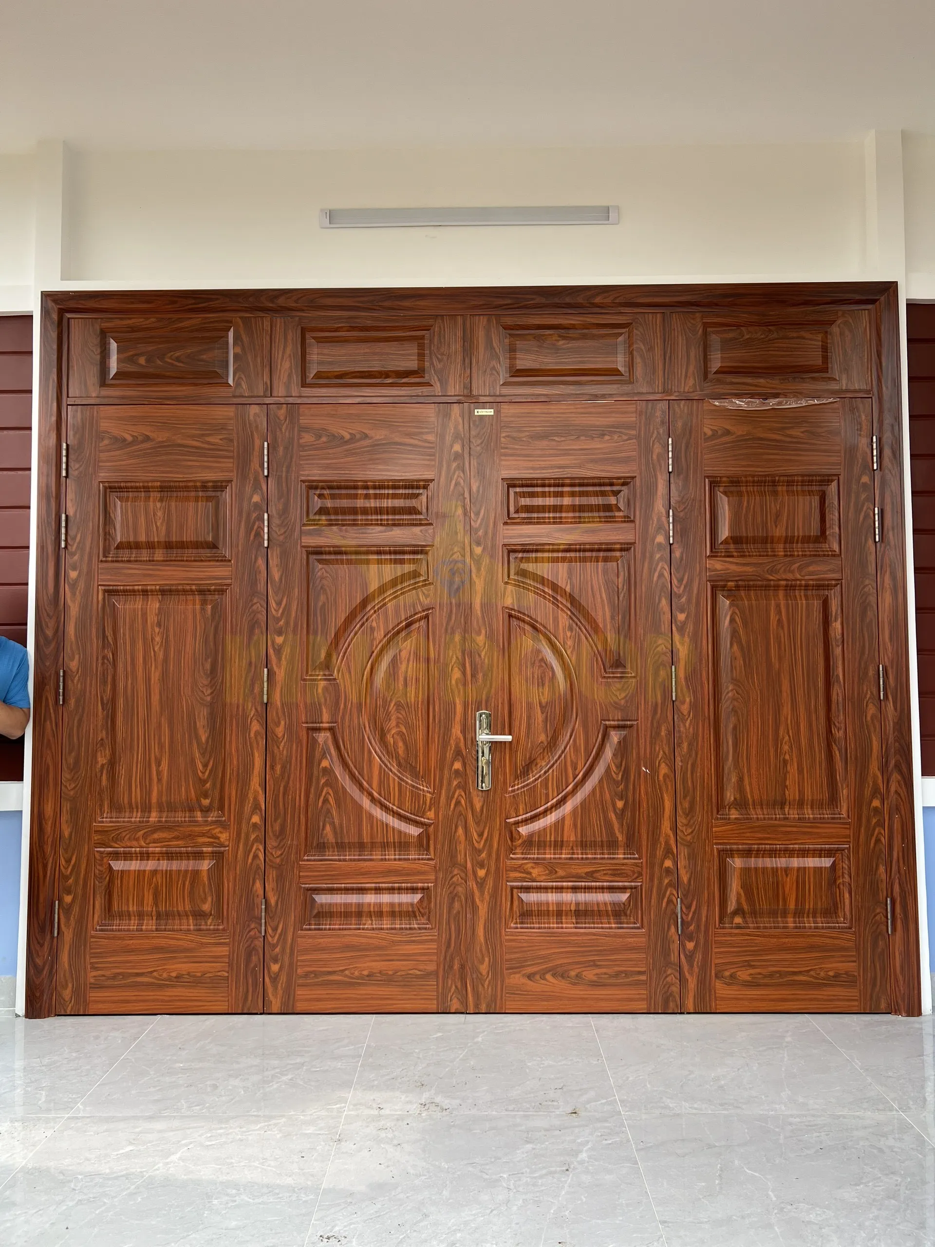 cửa thép vân gỗ 2 cánh đều tại Kon Tum
