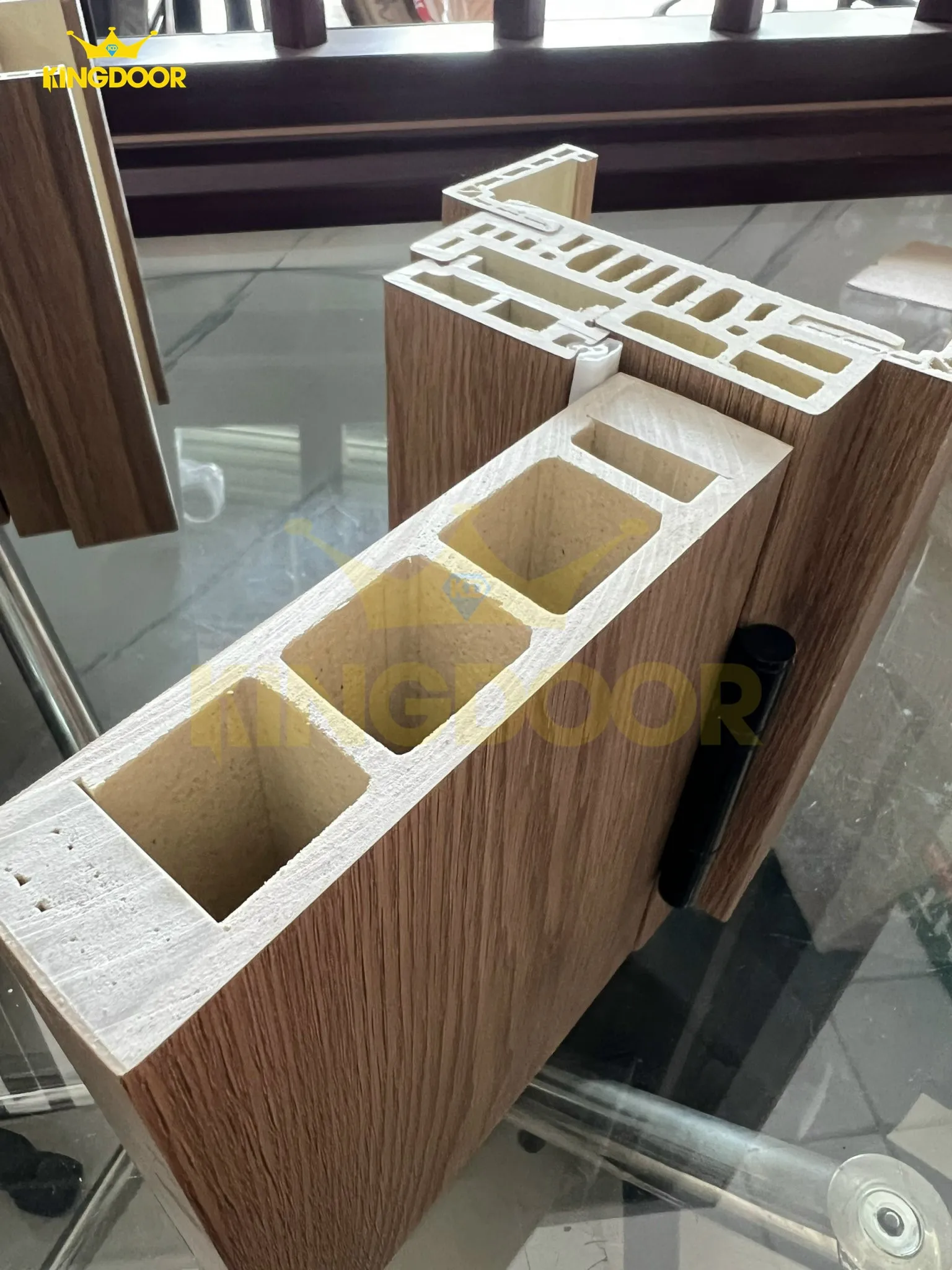 Cấu tạo cửa nhựa composite
