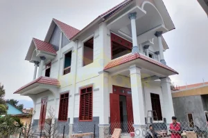 Cửa thép vân gỗ có bị rỉ sét không