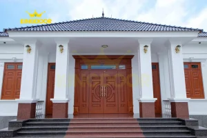 Cửa thép vân gỗ có dễ trầy xước không