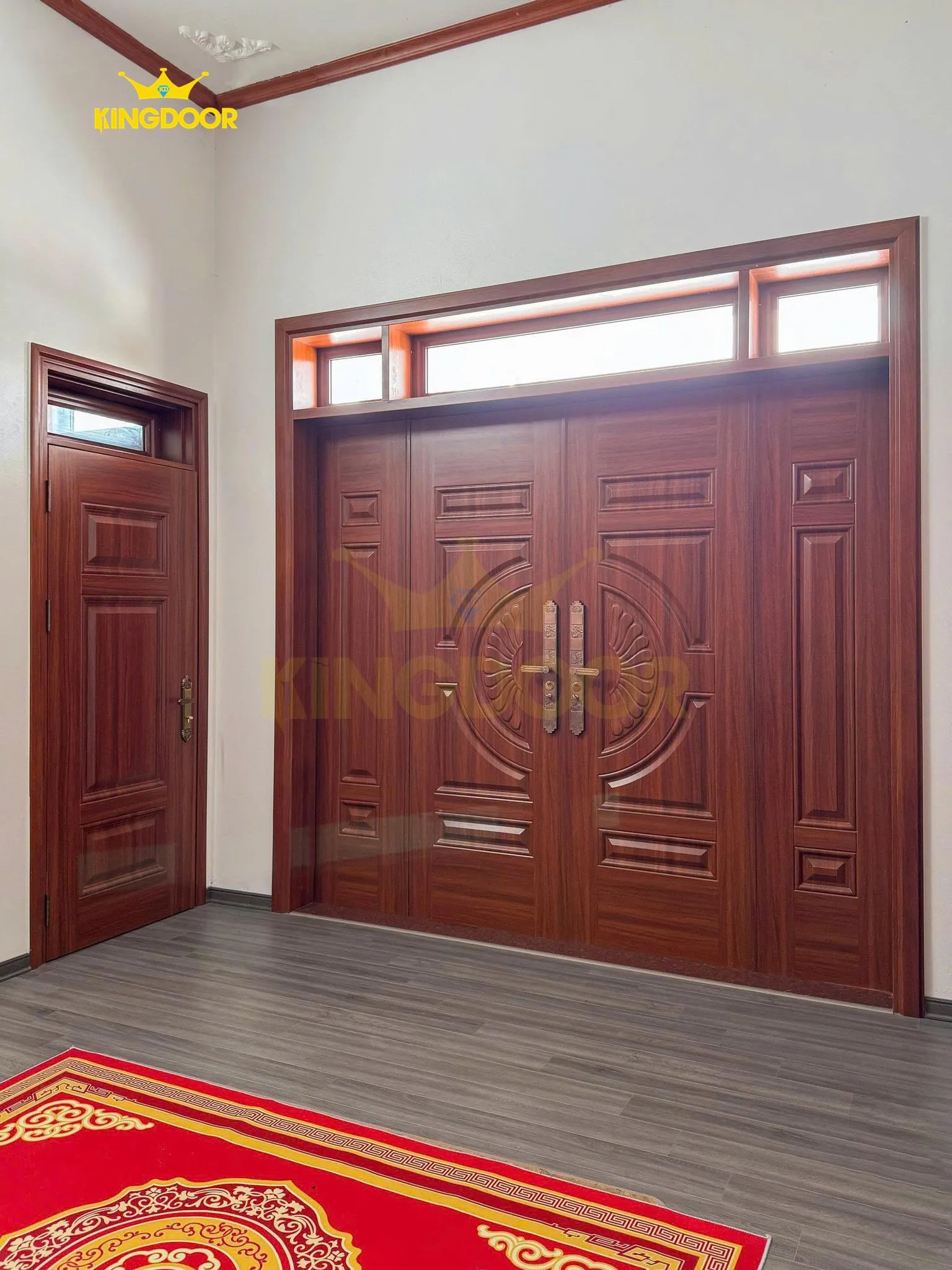 Cửa thép vân gỗ có dễ trầy xước không