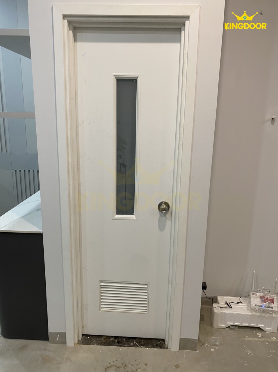 Cửa Composite kết hợp ô kính và lá sách