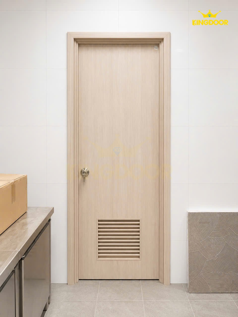 Cửa Composite lá sách thực tế tại TP.HCM