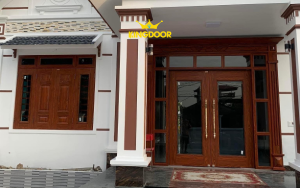 Cửa thép vân gỗ kết hợp ô kính